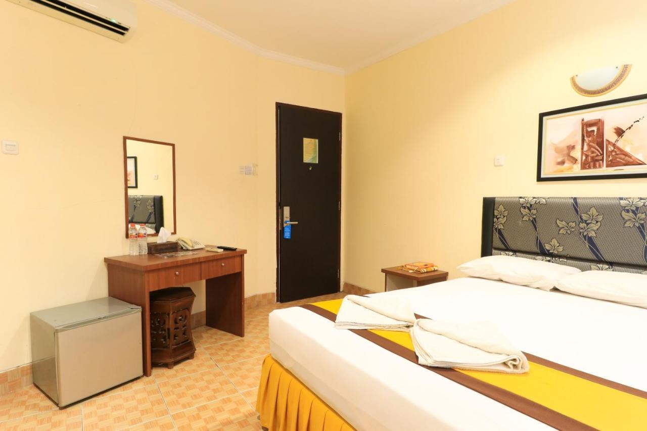 Al-Badar Hotel Syariah Makassar Macáçar Exterior foto
