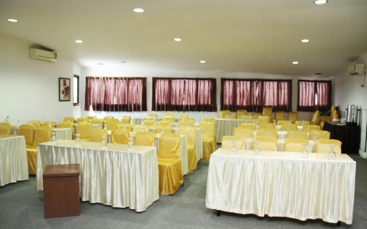 Al-Badar Hotel Syariah Makassar Macáçar Exterior foto